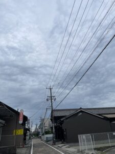 梅雨空　今にも降り出しそうなので行ってきます！